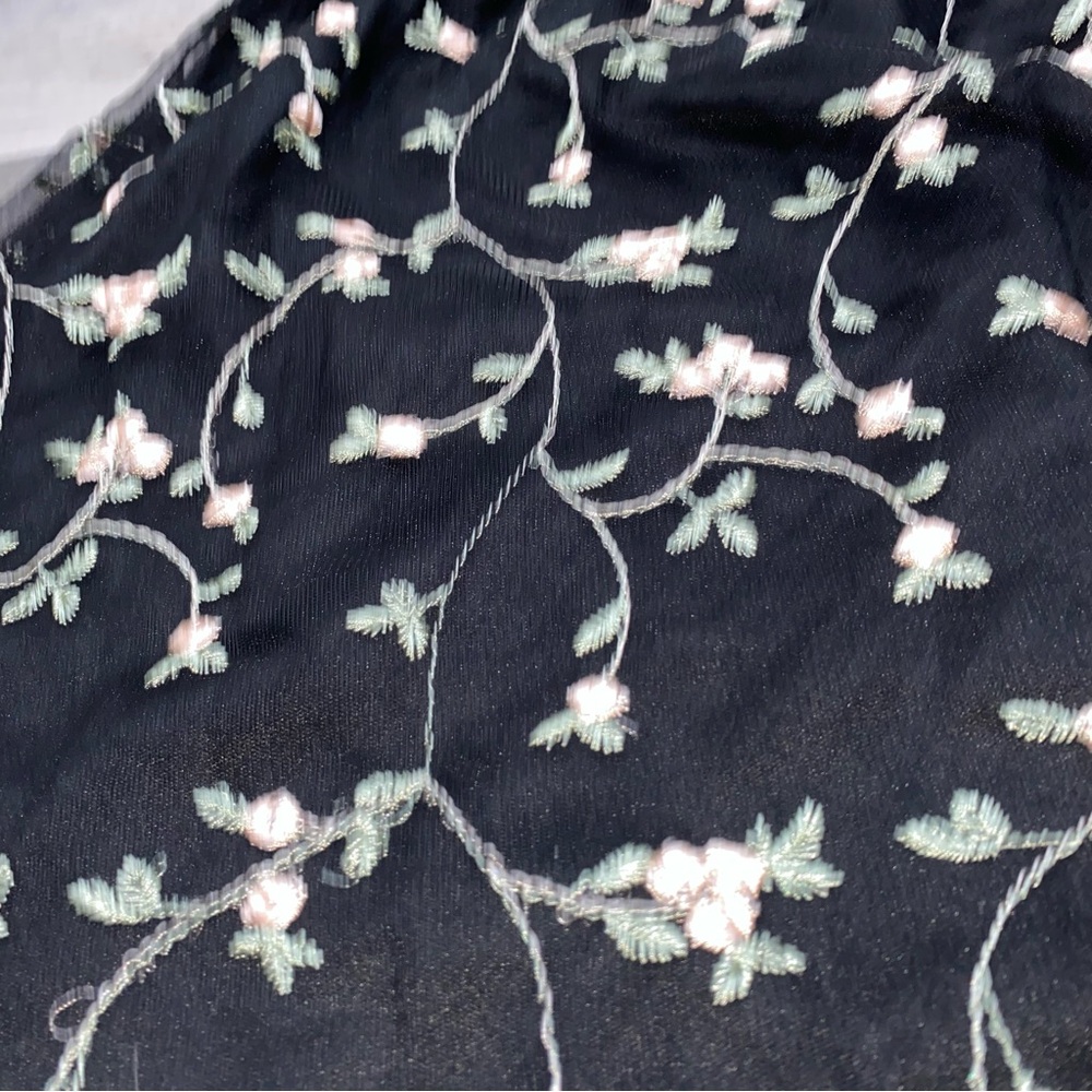 662 Modern Attraction Black Floral Embroidered Mesh Skirt Size Small boho - Picture 3 of 7